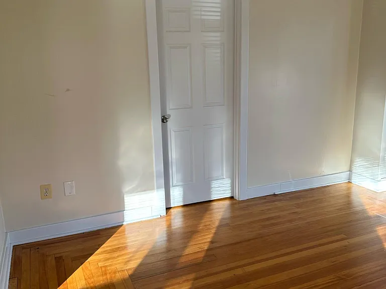 222 Clarendon St — Photo 34