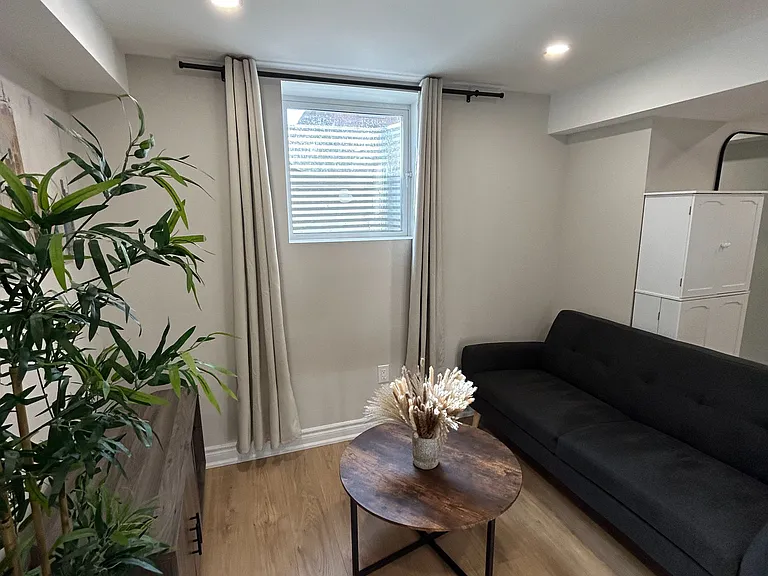 25 Roma Dr #BASEMENT — Photo 9
