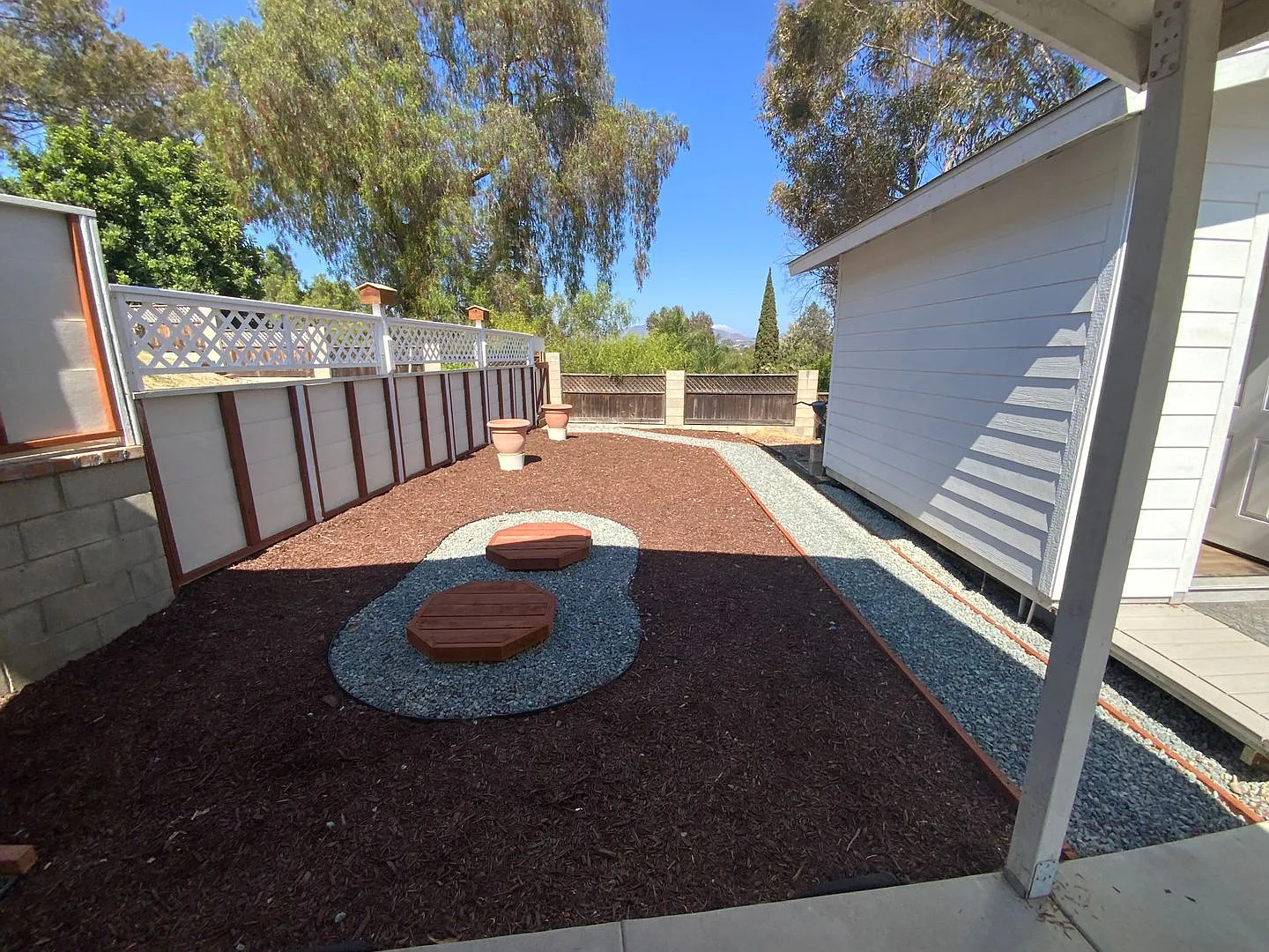 Upgraded Studio with Private Yard — Photo 4