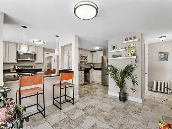 4th image of 221 Holmes Rd