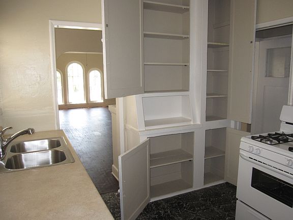 Kitchen pantry