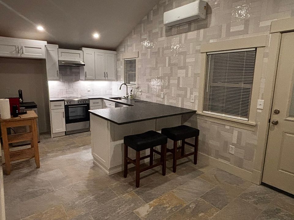 1st image of 420 E 54th St