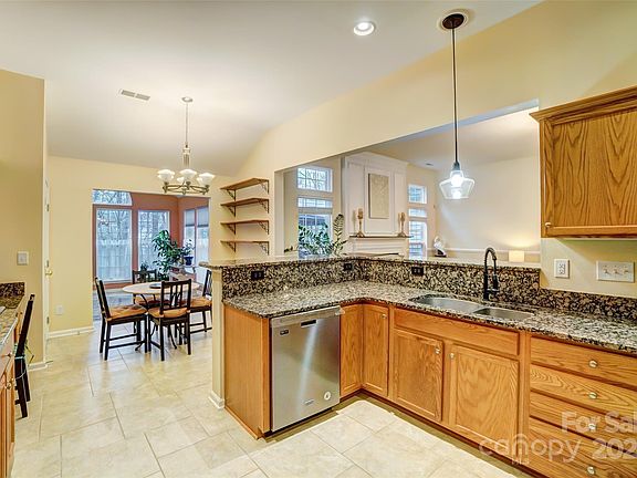 3rd image of 2727 Phillips Woods Ln