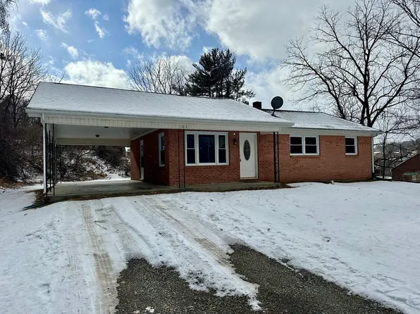 105 Calloway St, Galax, VA 24333