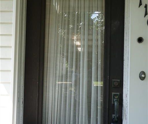 4th image of 1110 Berdan Ave