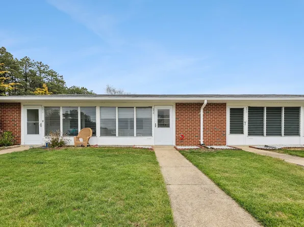 891B Inverness Ct #B, Lakewood, NJ 08701