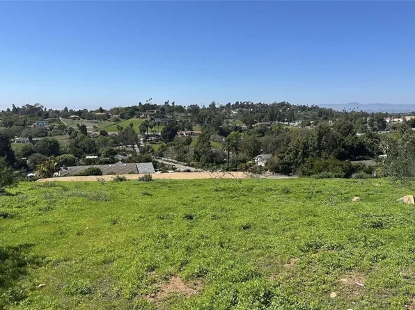 2234 Tierra Verde Rd, Vista, CA 92084