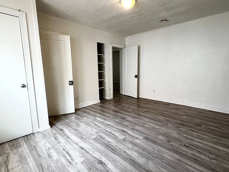 2240 NE 20th St — Photo 20