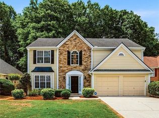 1075 Hidden Pond Ln, Roswell, GA 30075