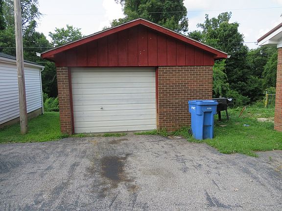 3rd image of 890 Hawes Blvd