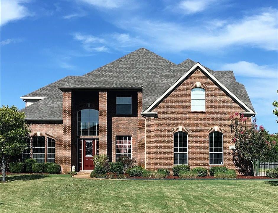1st image of 2105 Woodbine Cir