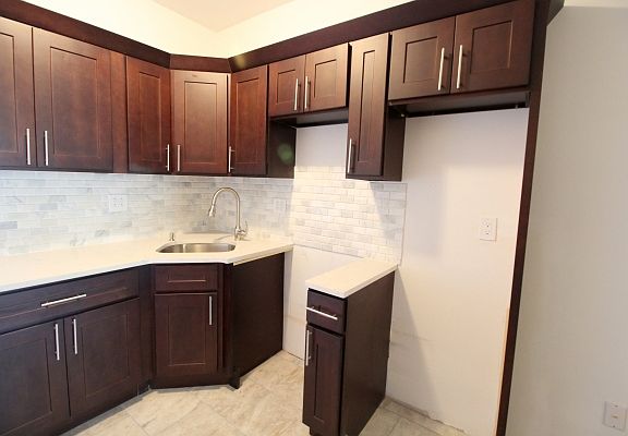 3rd image of 173 Irving Ave APT 1
