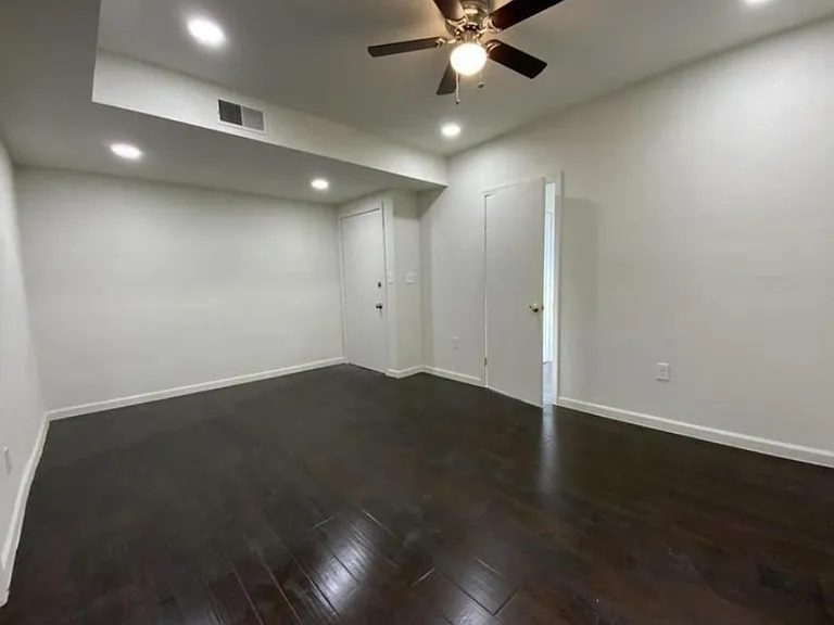 5673 Hobart St #11 — Photo 11