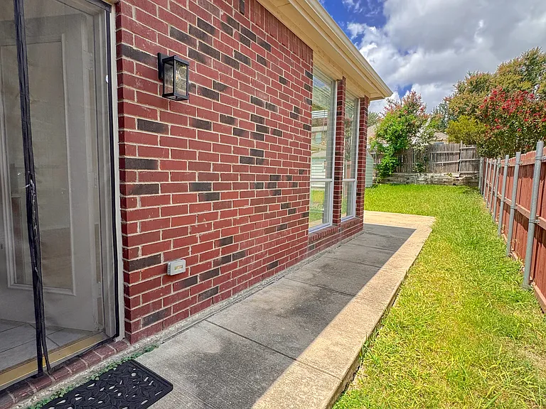 7015 Hillwood Dr — Photo 26