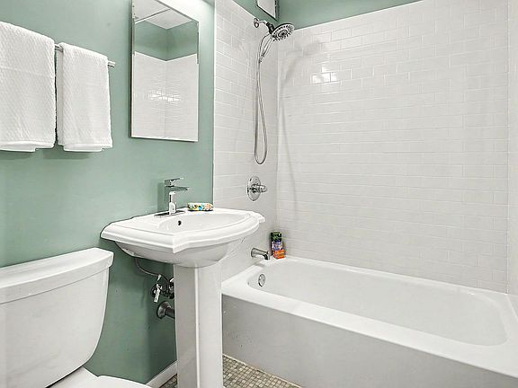 4th image of 225 W 70th St APT 2A