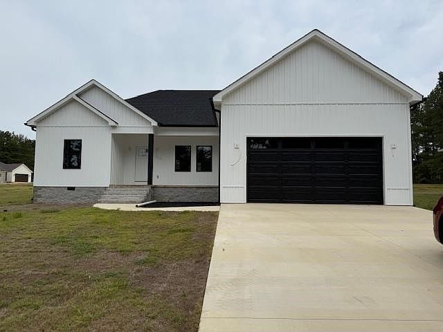 1st image of 210 Chariot Ln