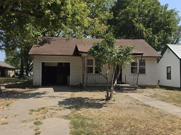 402 N 3rd St, Clinton, MO 64735