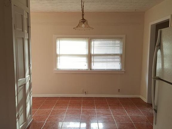 5th image of 402 Barton Dr