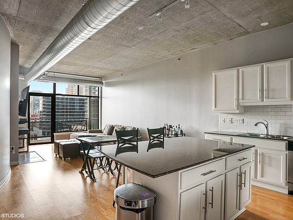 4th image of 125 E 13th St Unit 1009