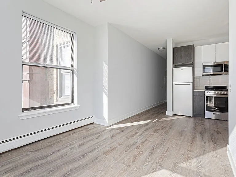 1625 W Howard St — Photo 40