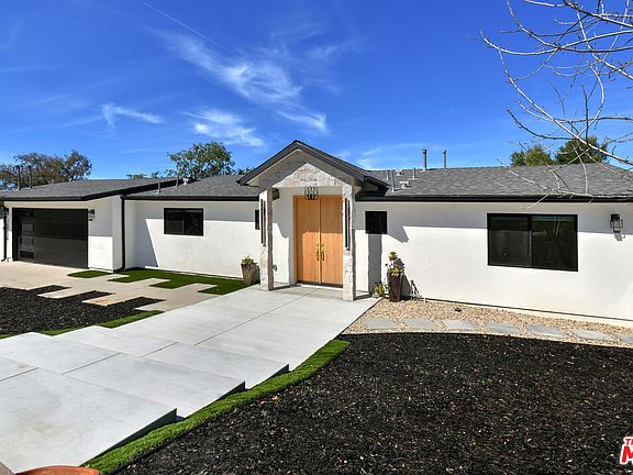 3rd image of 26065 Farmfield Rd