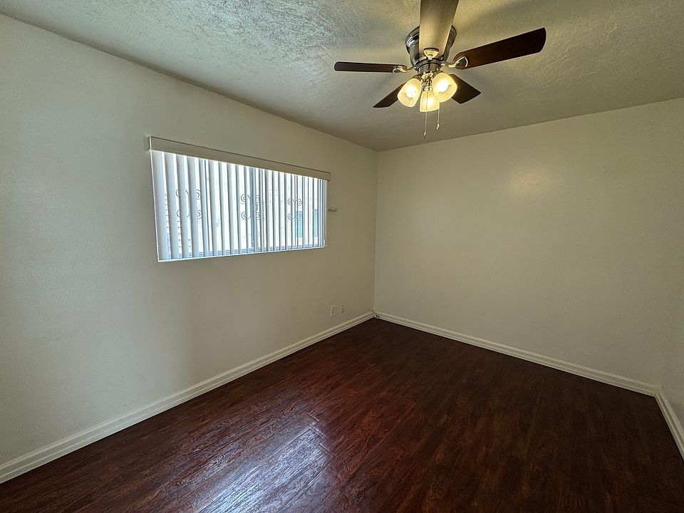Dining/office area.