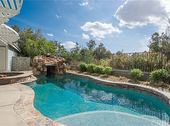 5th image of 26068 Charonne Ct