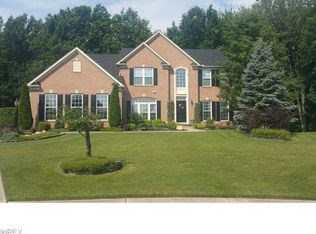 9365 Stonebriar Ln, North Ridgeville, OH 44039