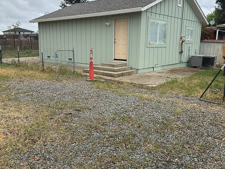 1215 Amador Ave — Photo 1