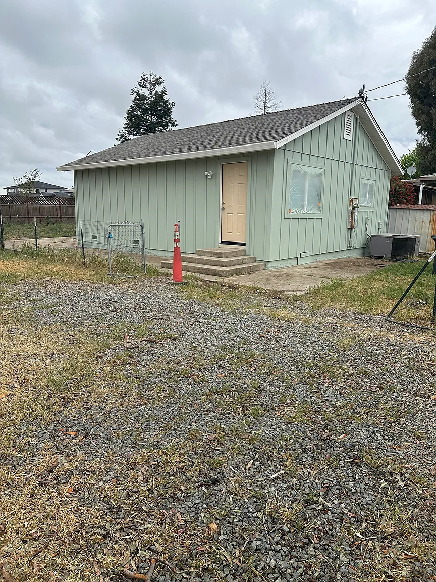 1215 Amador Ave photo 1