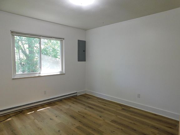 5th image of 245 Brookridge Ct APT 2