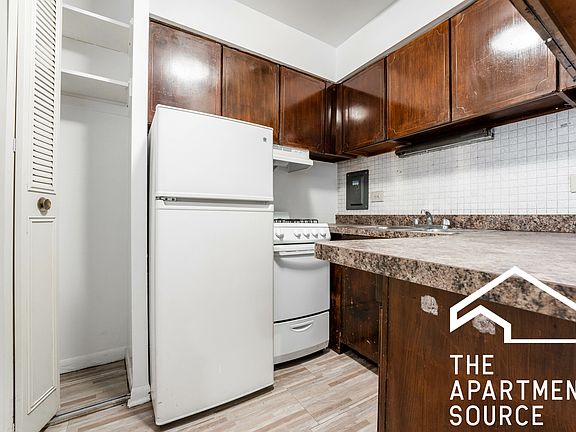5th image of 3160 N Cambridge Ave APT 208