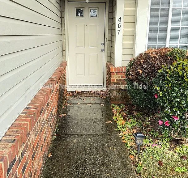 467 Springmont Ct — Photo 2
