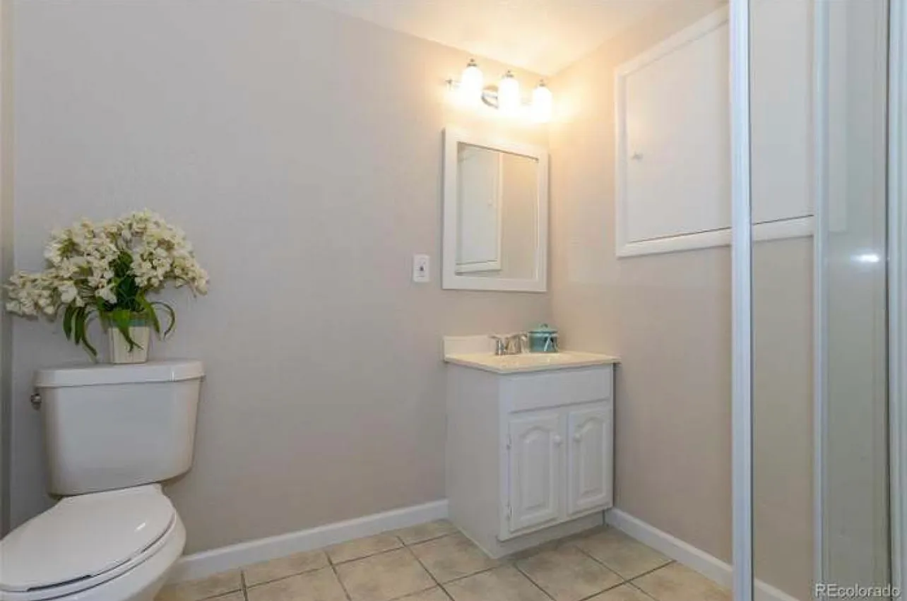 4 bed, 2200 sqft, $2,950 — Photo 3