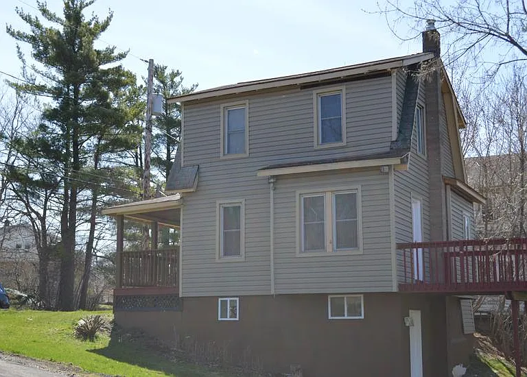 120 Lorraine Ave — Photo 2