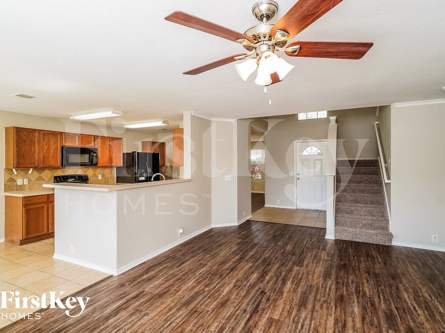 5 bed, 3.5 bath, 2560 sqft, $2,015 — Photo 4