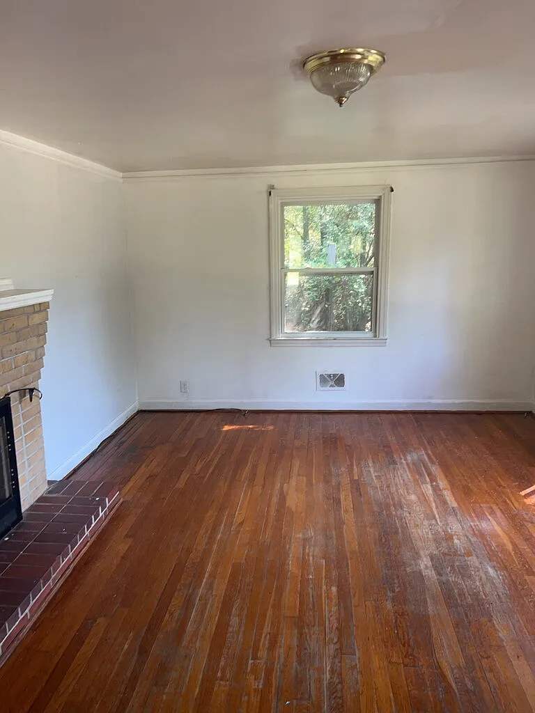 3 bed, 1.0 bath, 1092 sqft, $970 — Photo 3