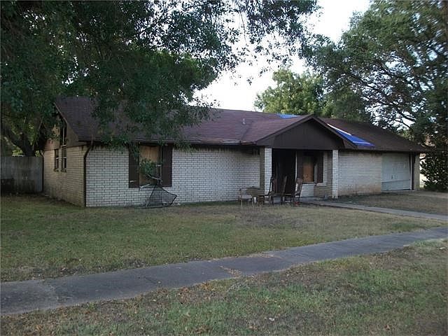 1st image of 107 W Avenue A