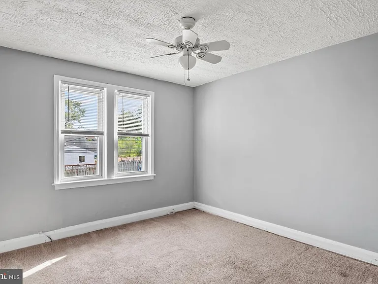 1411 Filbert St #2 — Photo 5