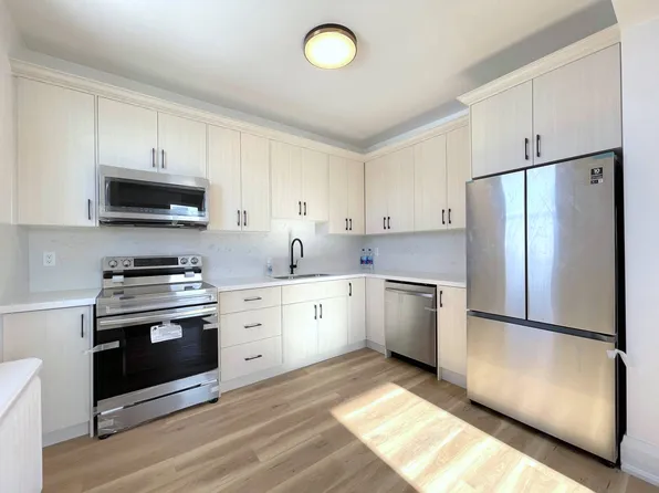 6 Fairlawn Ave #5, Toronto, ON M5M 1S7