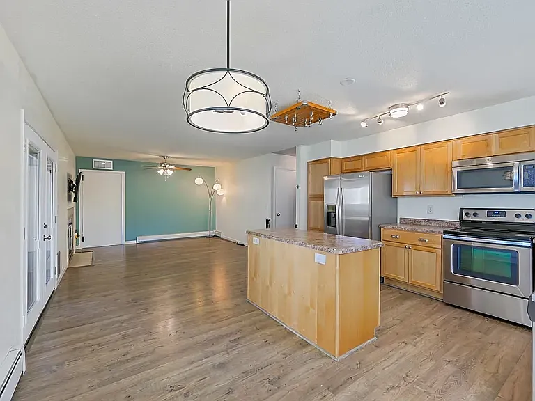 4 bed, 2384 sqft, $2,750 — Photo 3