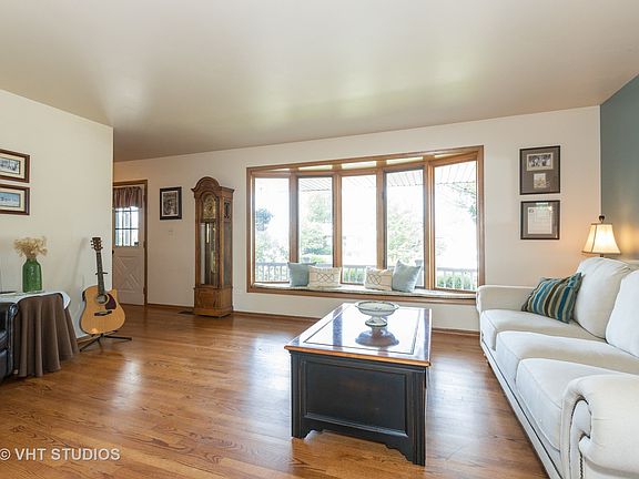 3rd image of 8337 Waterford Dr