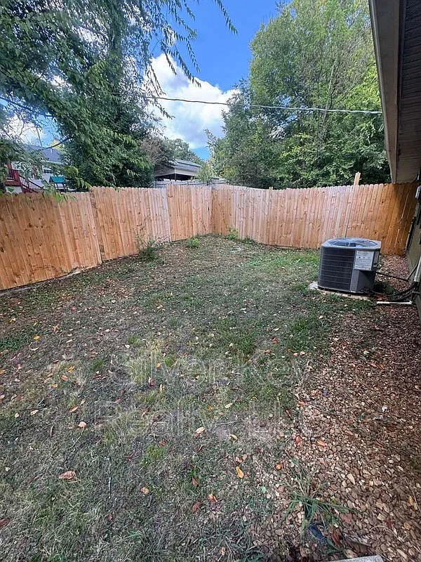 2 bed, 1.0 bath, $1,095 — Photo 4