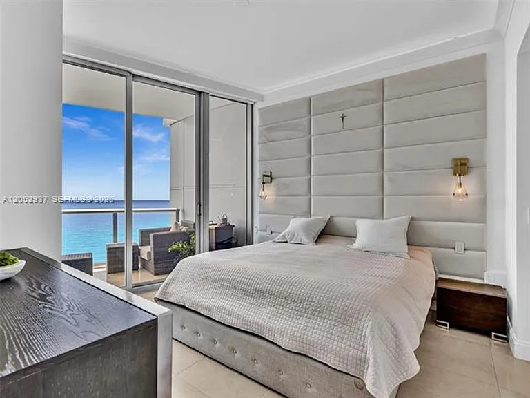 17001 Collins Ave #CU-2106 — Photo 11