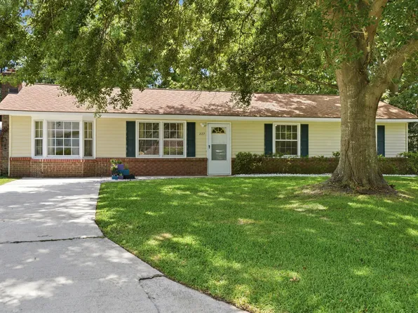 227 Farm Rd, Goose Creek, SC 29445