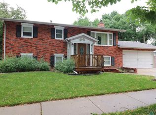 2404 W 30th St, Sioux Falls, SD 57105