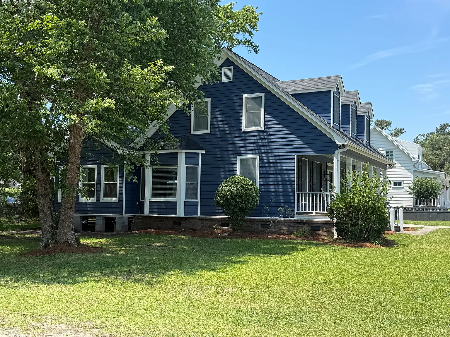 4 bed, 2.5 bath, 2056 sqft, $4,900 — Photo 3