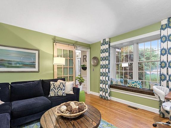 5th image of 15 Carriage House Way