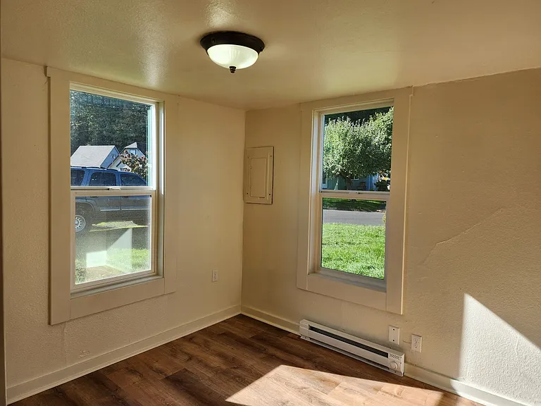 327 W K St — Photo 8
