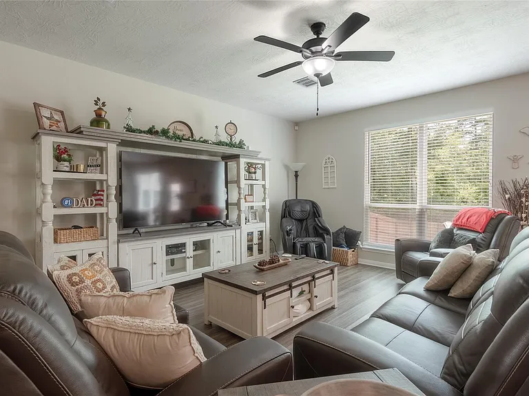 127 Worley Way — Photo 4
